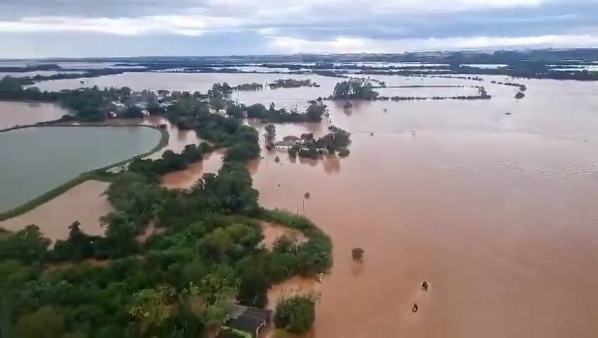 Ülke sel felaketini yaşıyor. Hükümetten acil yardım talebi 8